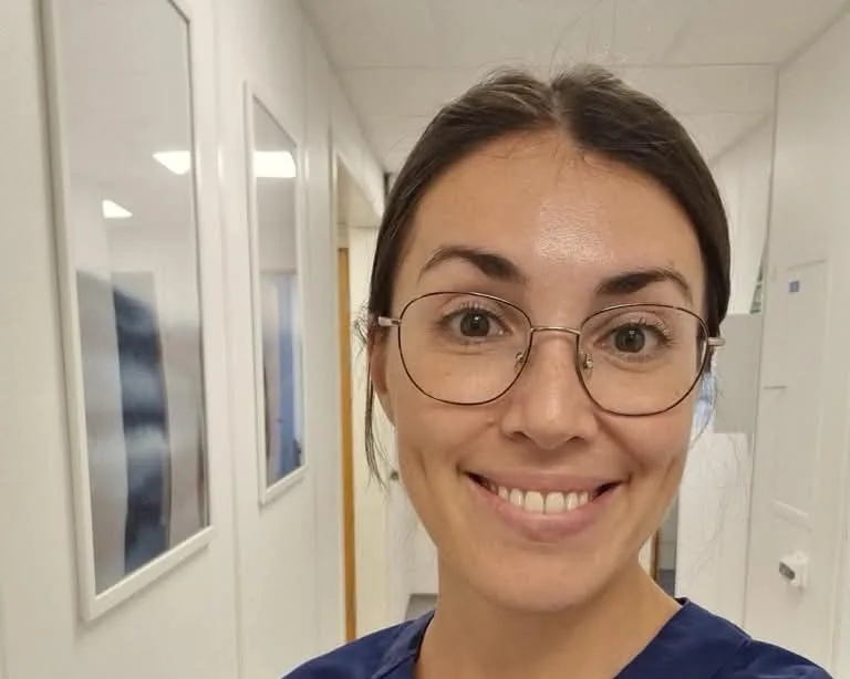 Tannlege Natalya Østrem ved Tannhjørnet Krøgenes